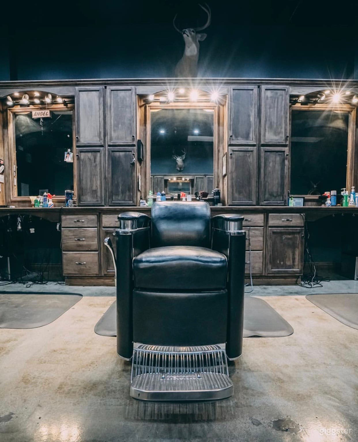 Vintage Style Barber Shop Photo 3
