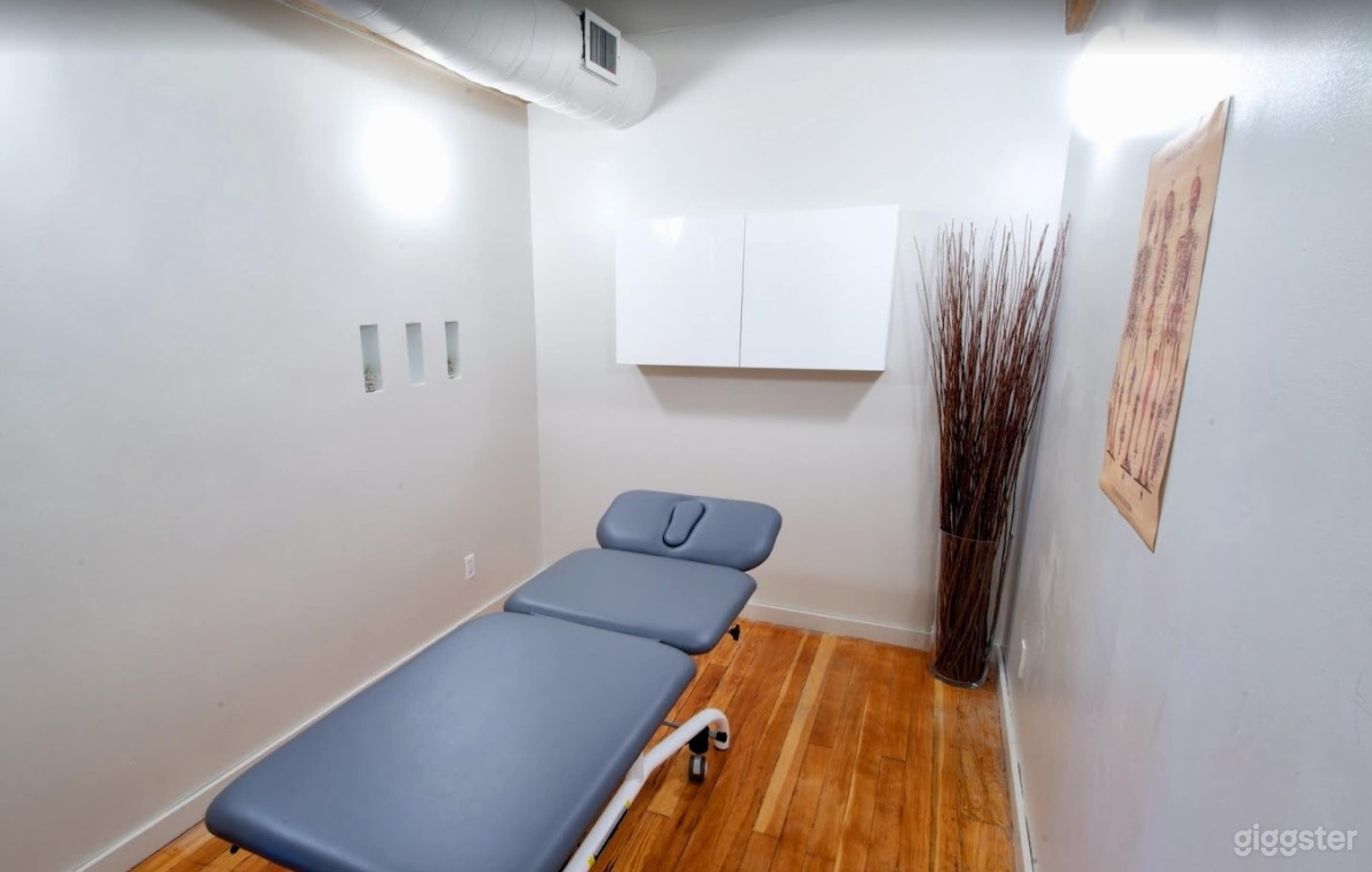 Small Studio/Space In Vancouver Photo 2