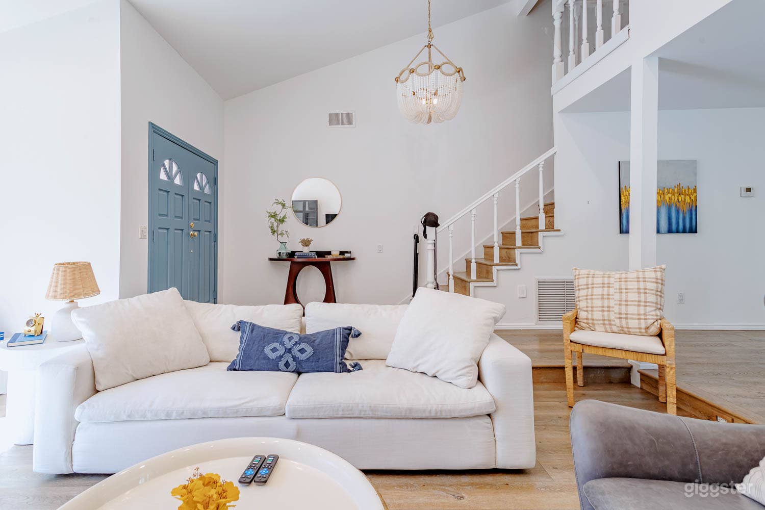 Modern Family Retreat in Valley Village Photo 2