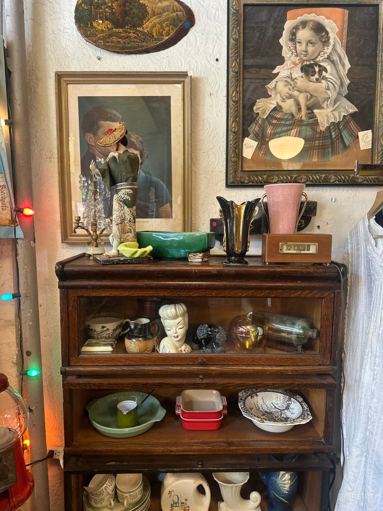  Incredibly charismatic, tin ceiling, unique store. 