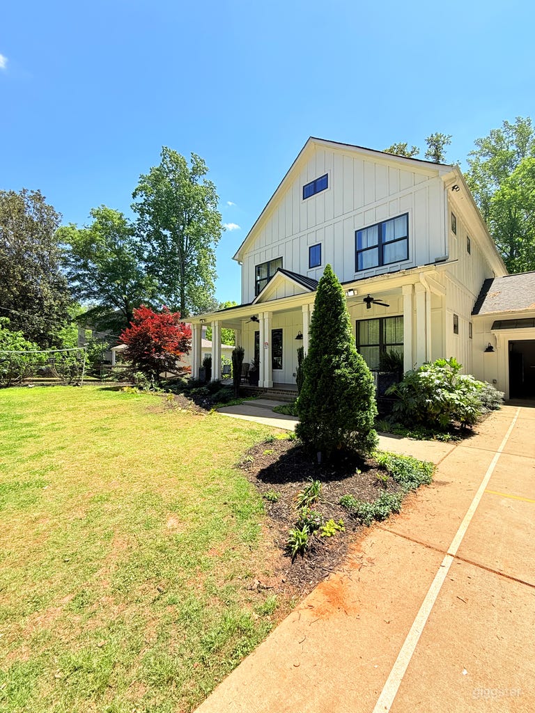  Intown Atlanta Modern house with Pool, Gardens 