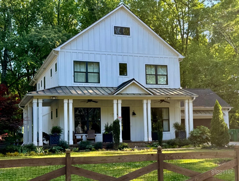  Intown Atlanta Modern house with Pool, Gardens 