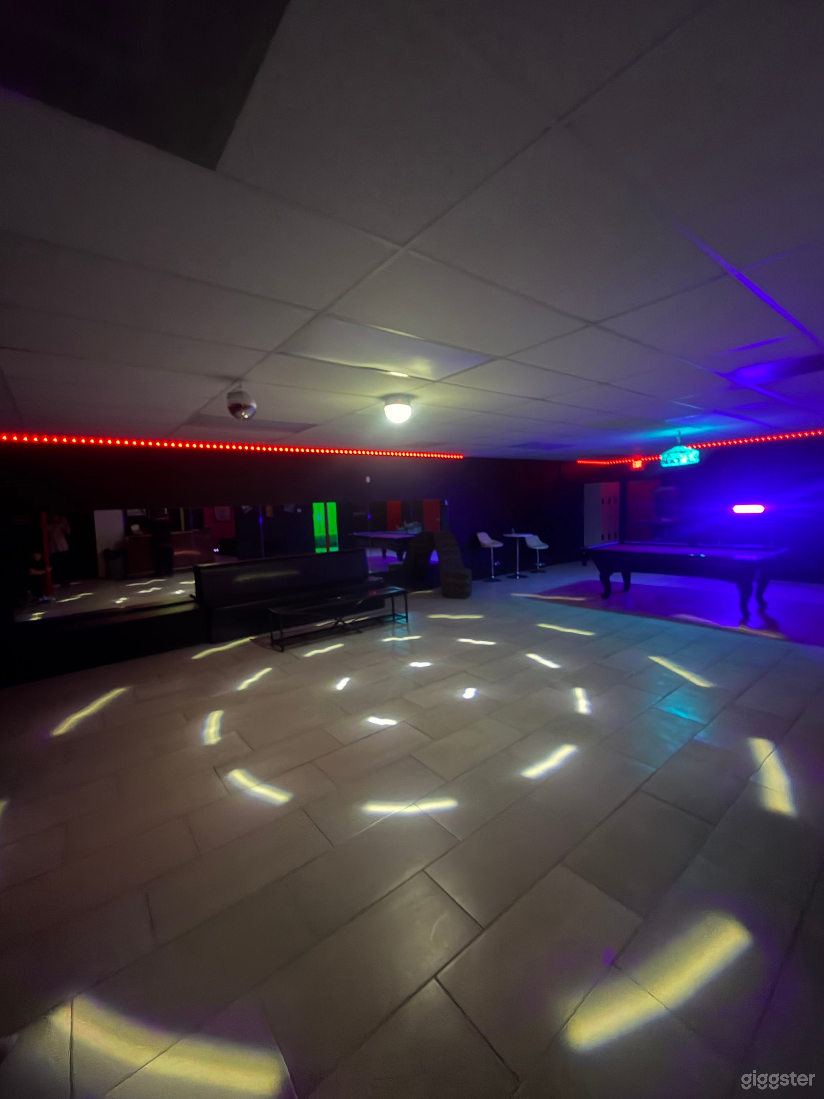 Huge event space night club Photo 2
