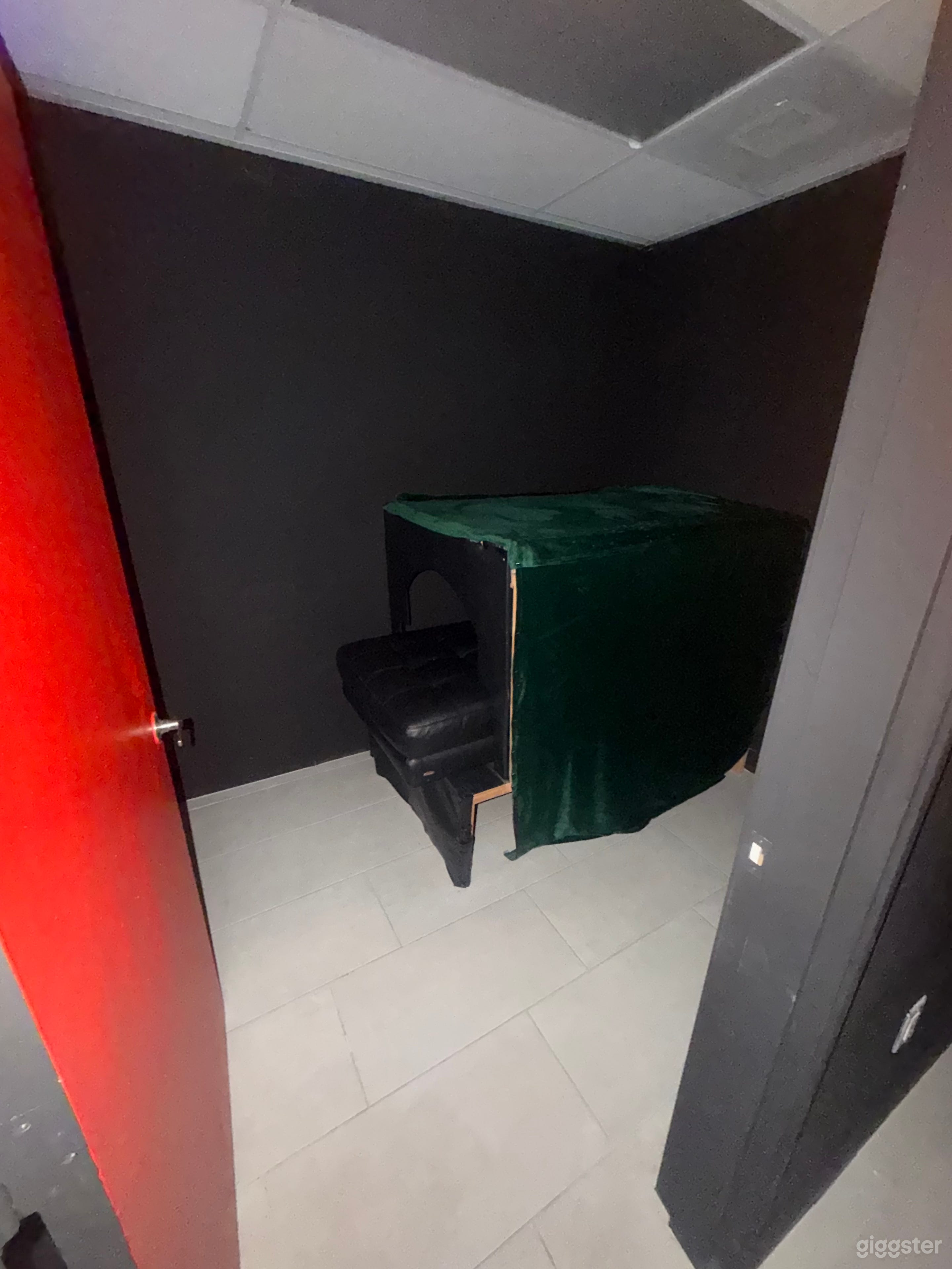 Huge event space night club Photo 4