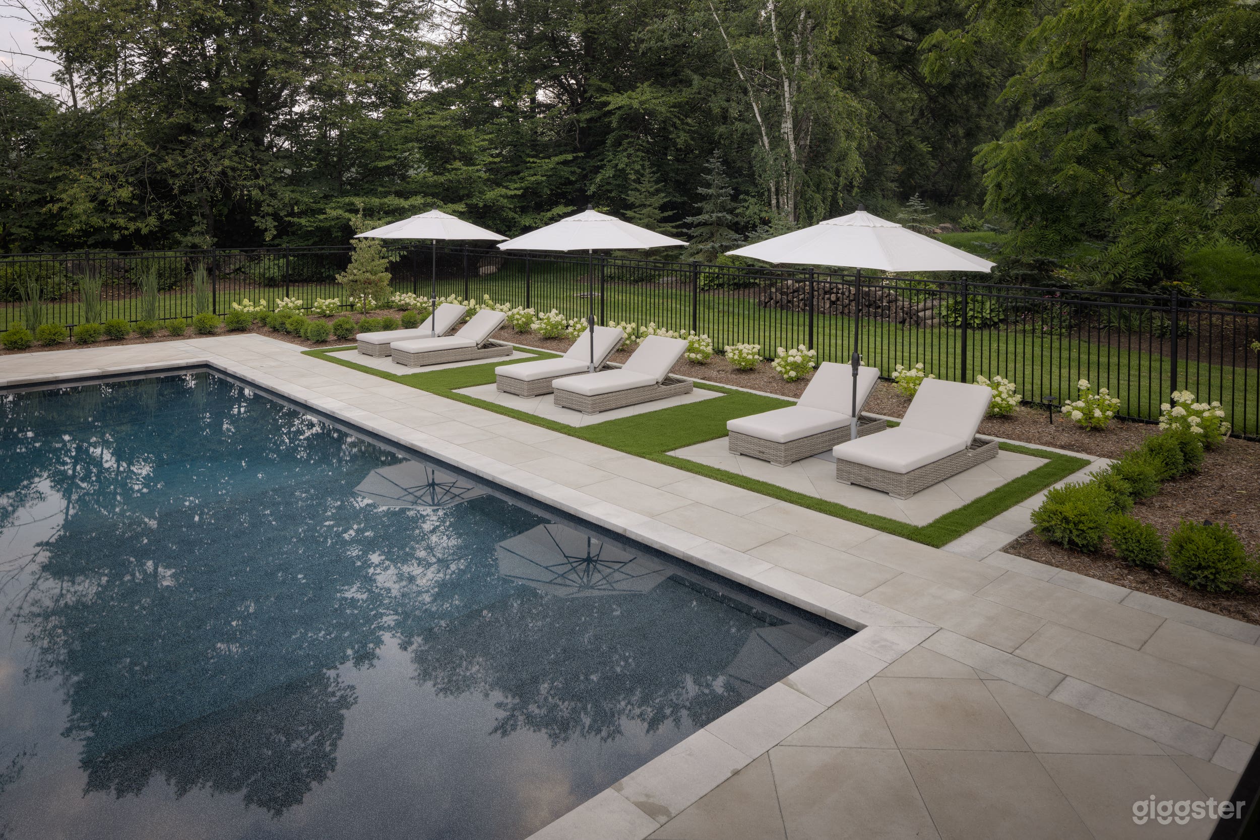 1.5 Acre Georgian Estate Home Photo 4