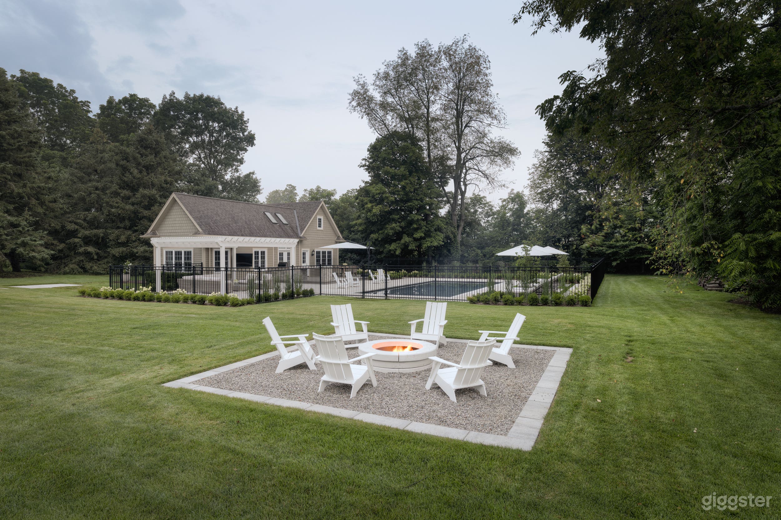 1.5 Acre Georgian Estate Home Photo 2