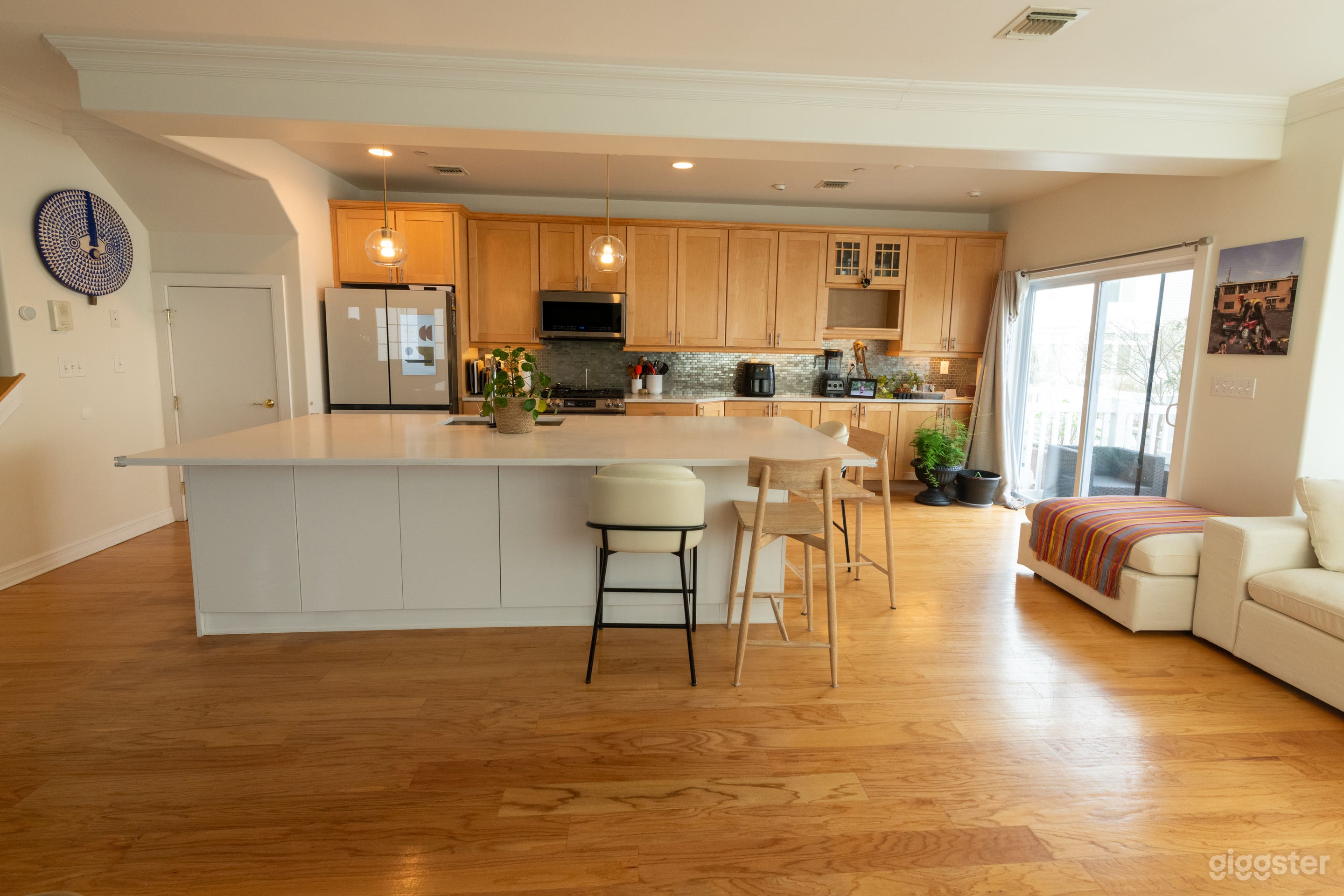 Modern Family Home Photo 2