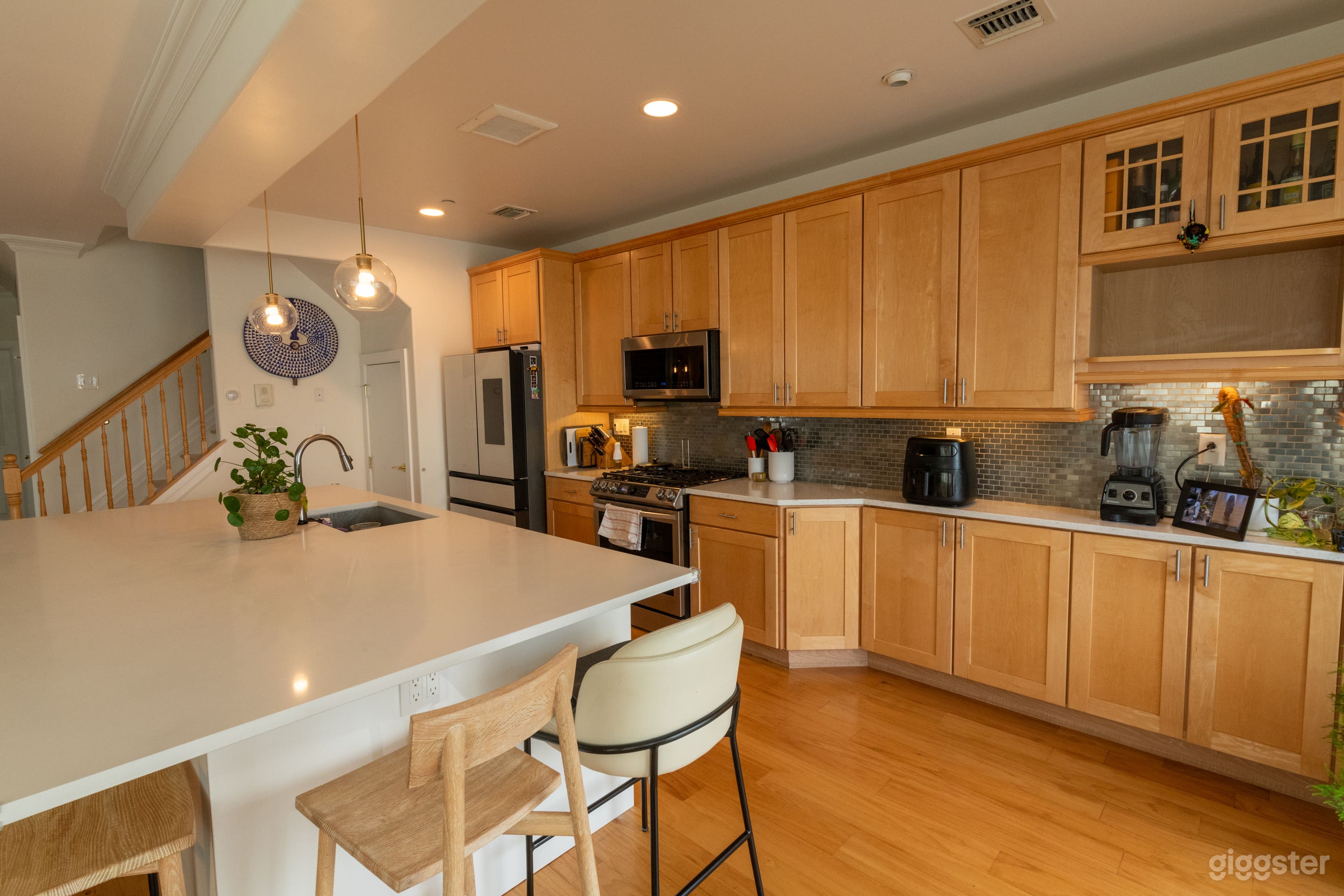 Modern Family Home Photo 4