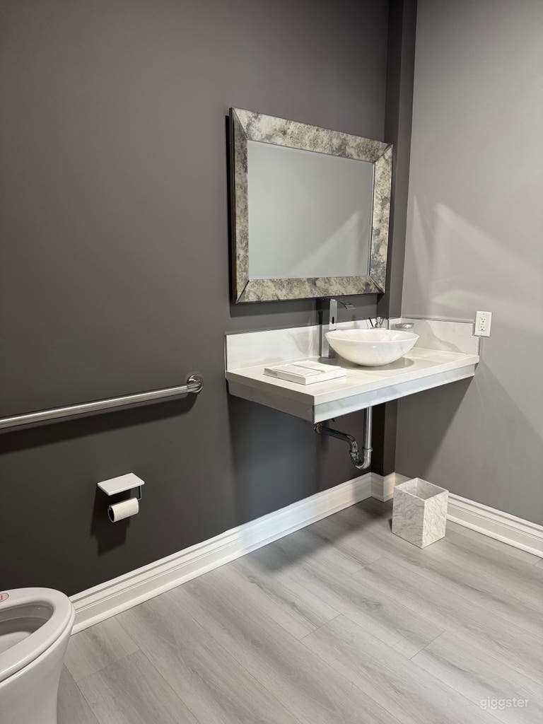  Chic Salon Space for Photoshoots, Events, Filming, Content 