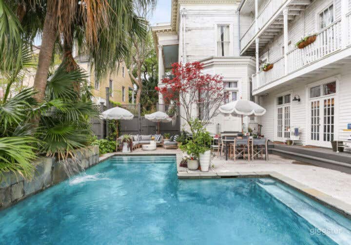  Luxurious Pool Experience at New Orleans Estate 