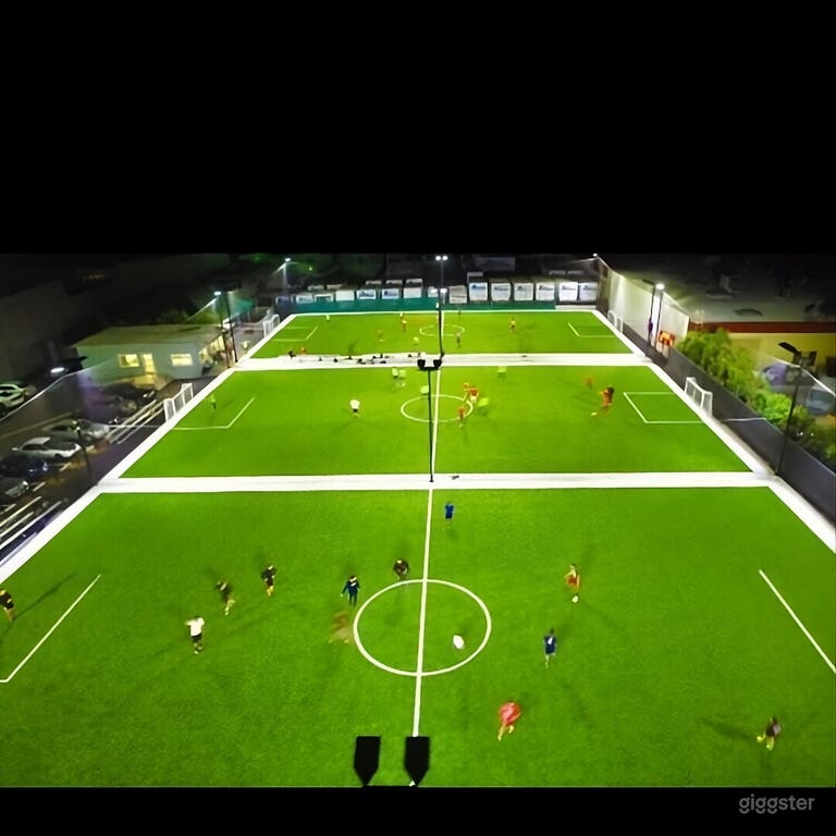  Vielseitiges Fußballkomplex für Dreharbeiten, Veranstaltungen & Produktionen 