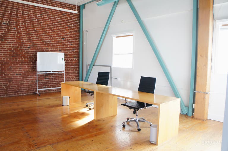  Modern Loft Studio for Productions, Workshops & Hybrid 