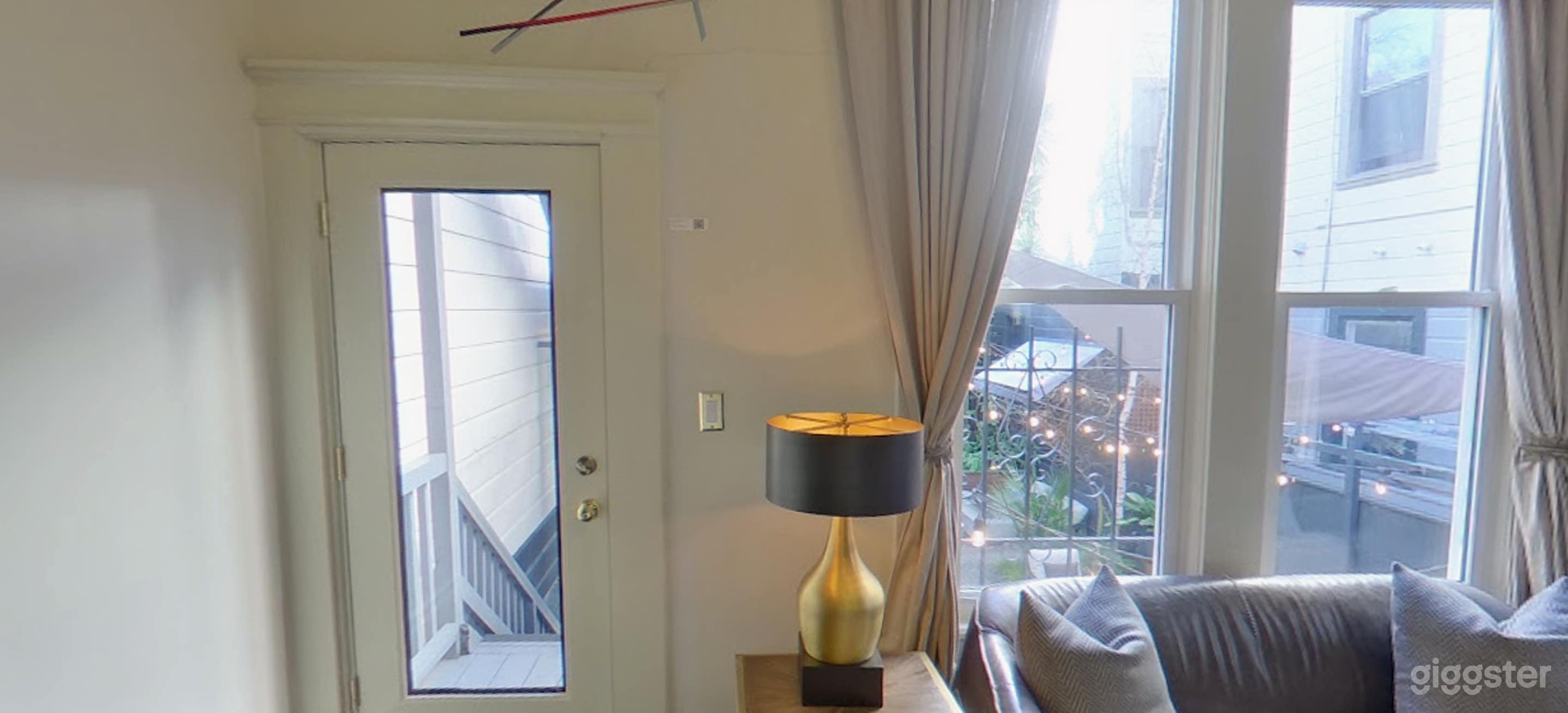 Designer Castro Lounge for Executive Meetings Photo 4