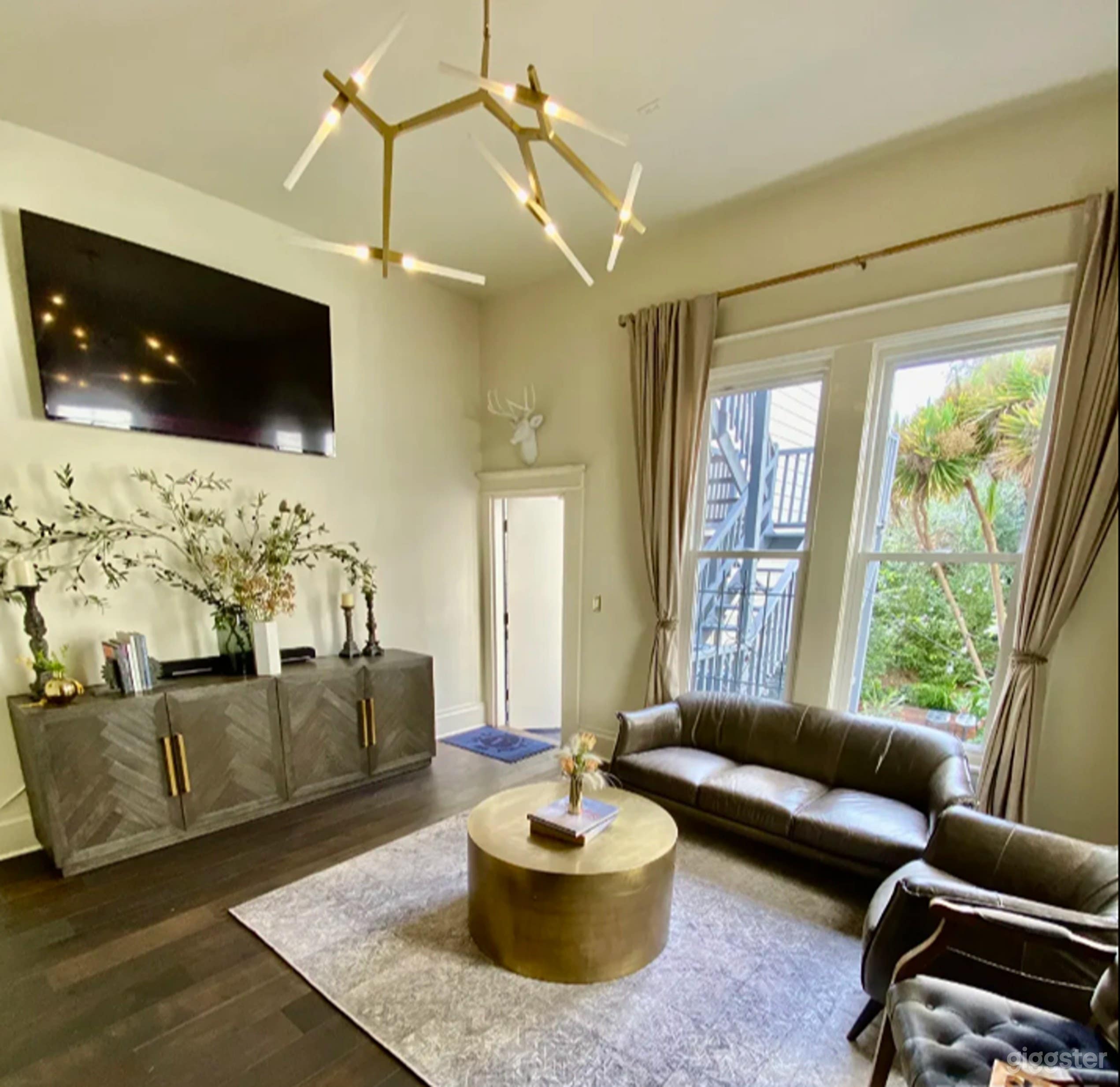 Designer Castro Lounge for Executive Meetings Photo 2