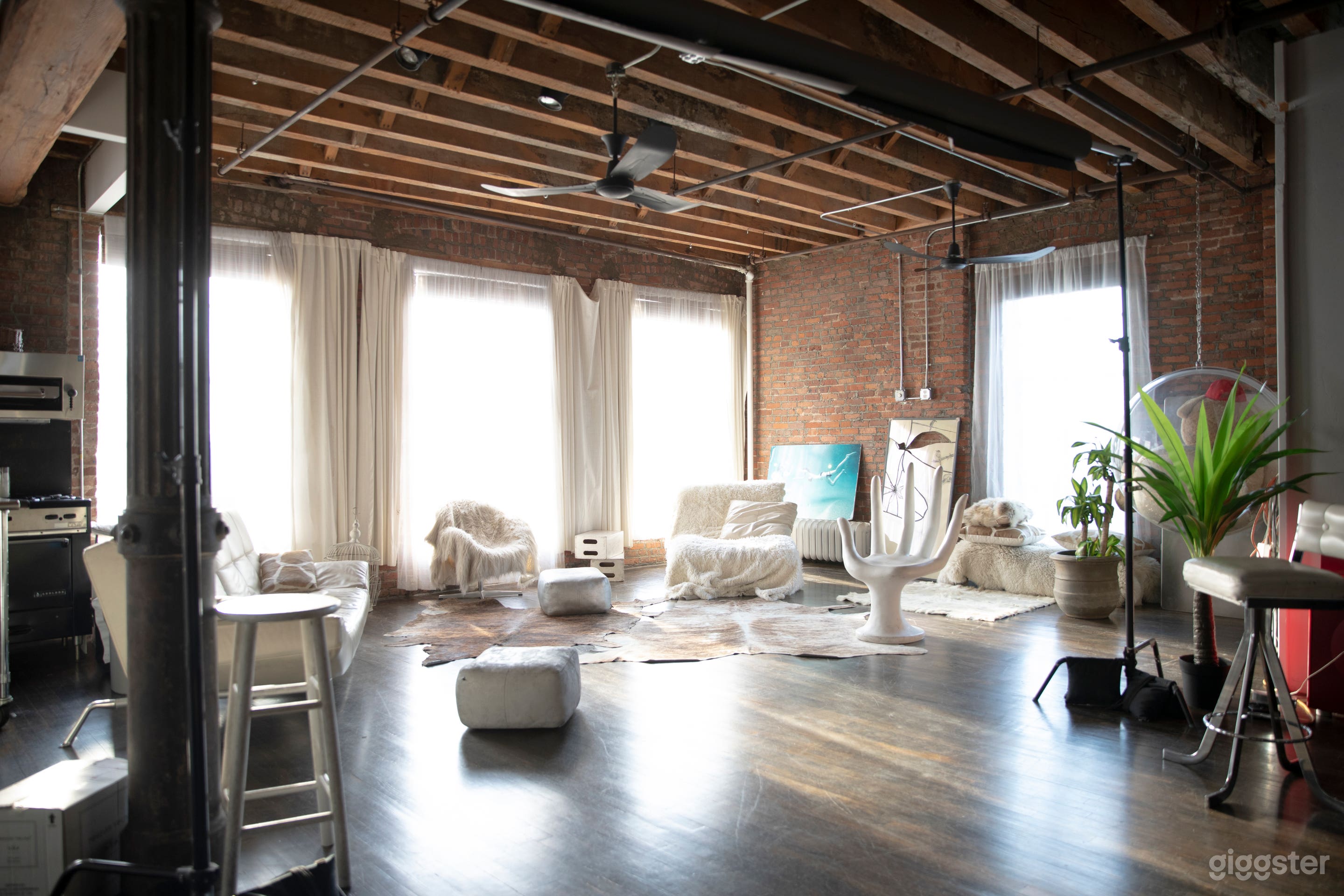 Bright Space  Studio  Photo 1