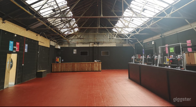  Espacio secreto para 300 personas con bar y recepción 