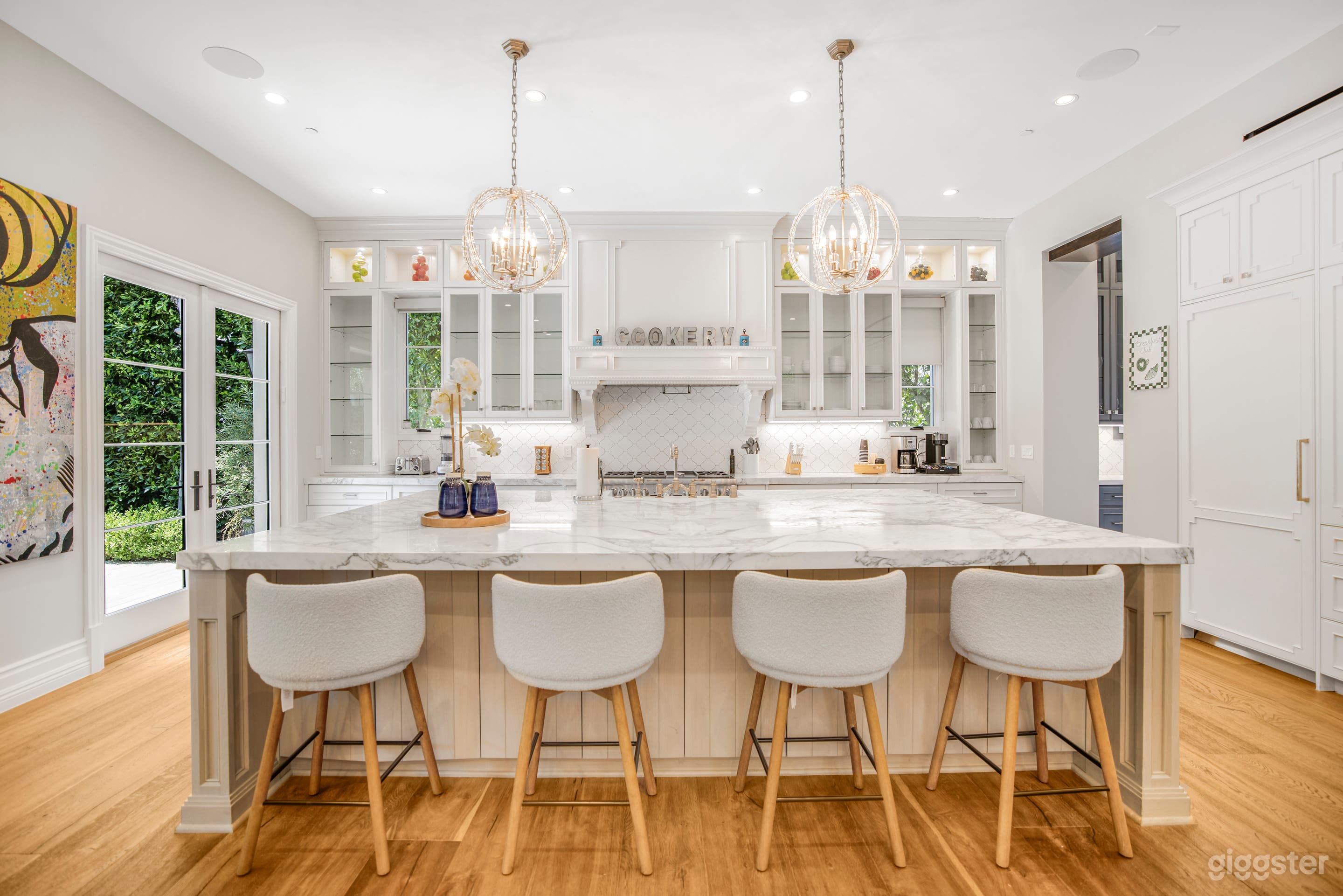 ELEGANT OLIVE ESTATE: TIMELESS CHARM &amp; MODERN FLOW Photo 3