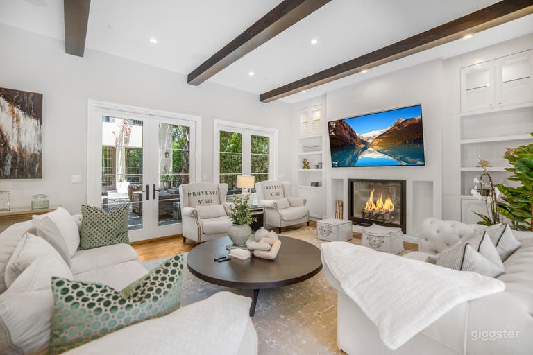  ELEGANT OLIVE ESTATE: TIMELESS CHARM & MODERN FLOW 