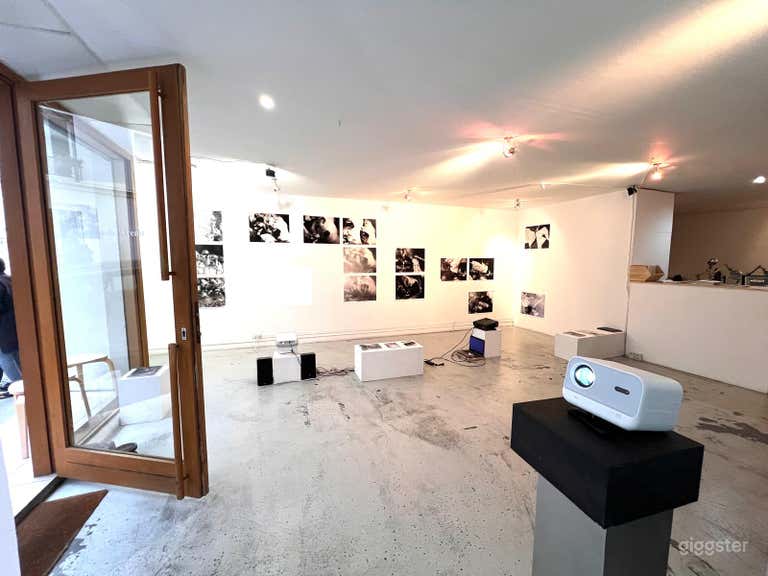  Bright Contemporary Art Gallery with Street Windows | Paris 