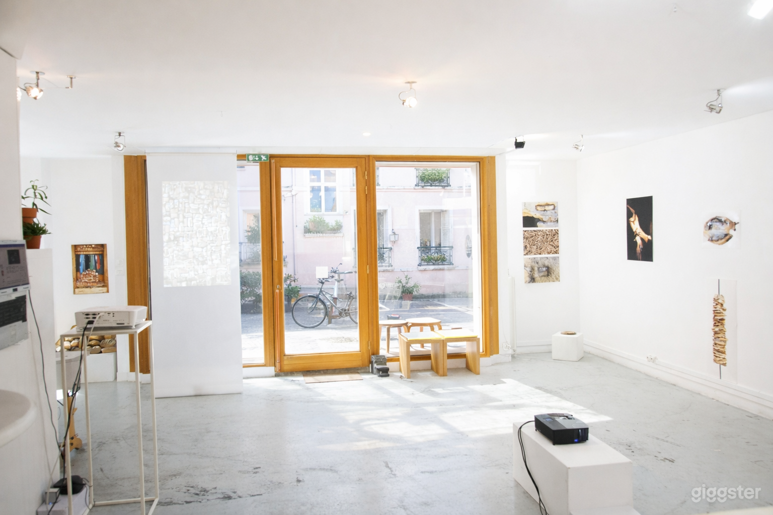 Bright Contemporary Art Gallery with Street Windows | Paris Photo 2