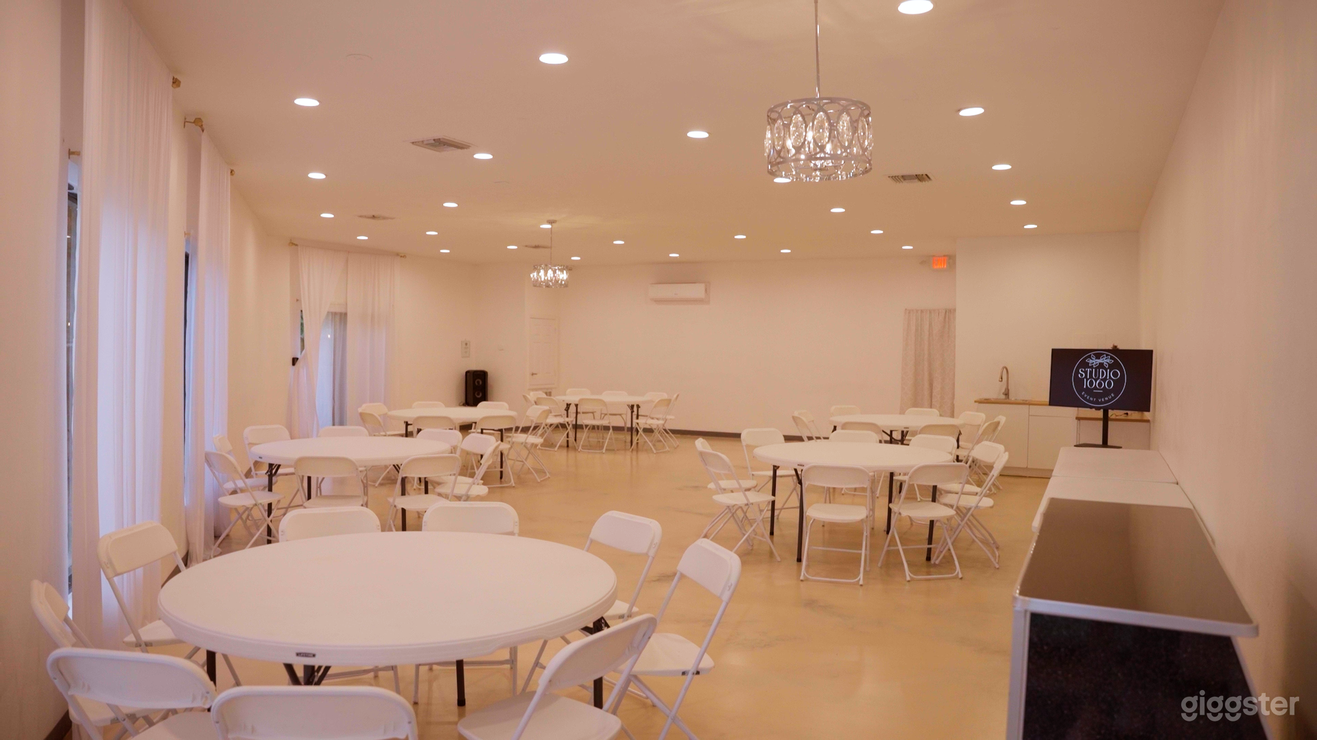 Bright Modern Event | Meeting Space Near Orlando Photo 1