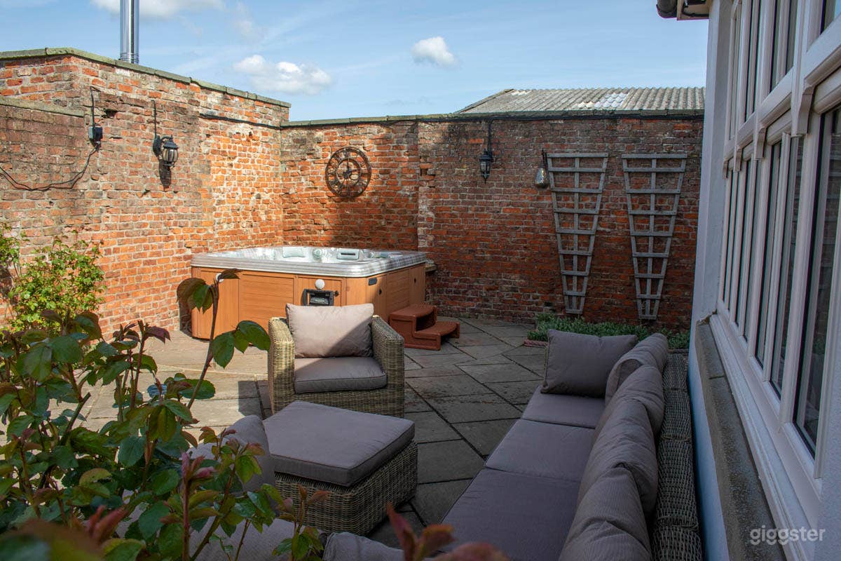 Hot tub and patio area
