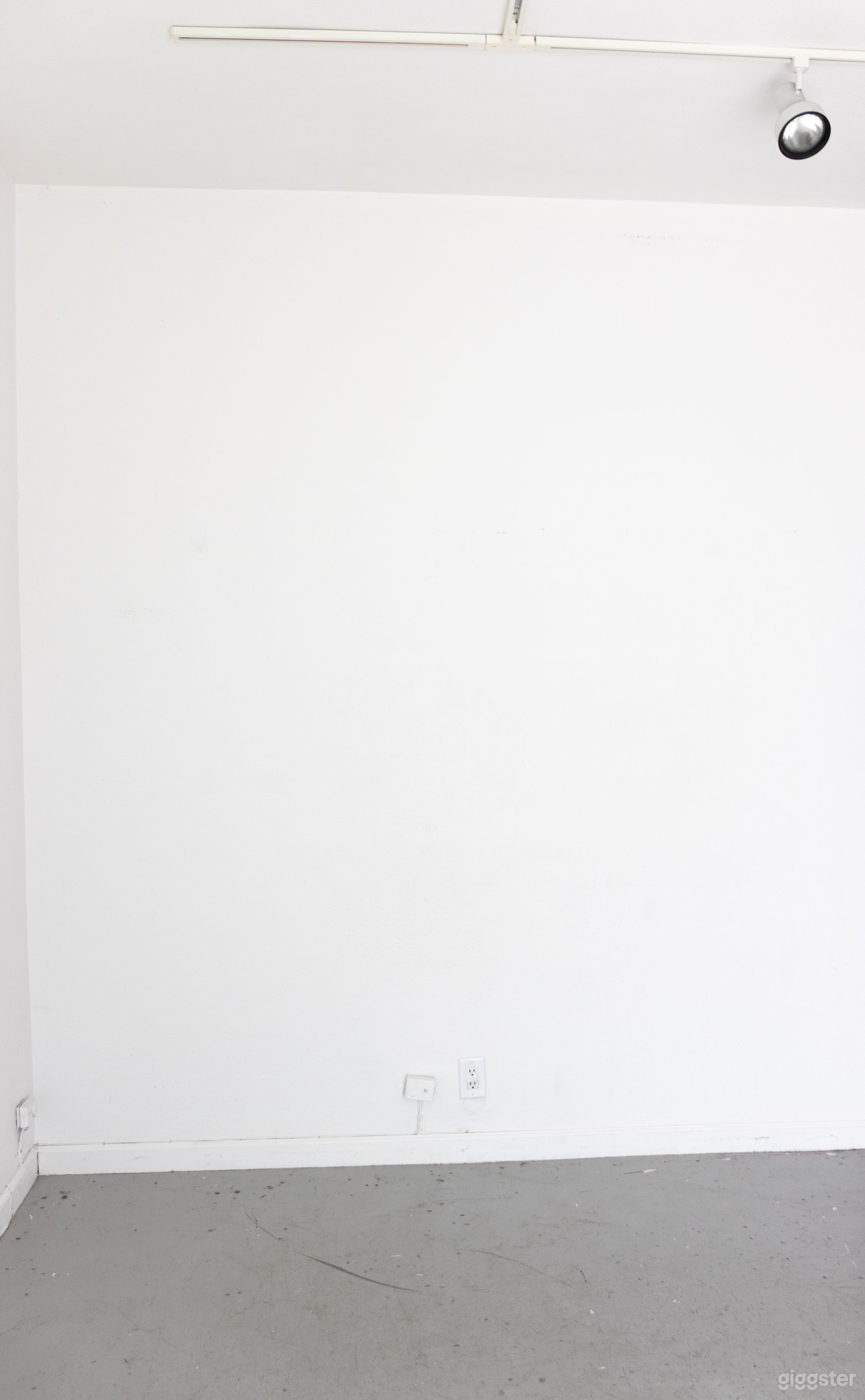 Natural Light Industrial Loft Style Studio Photo 3