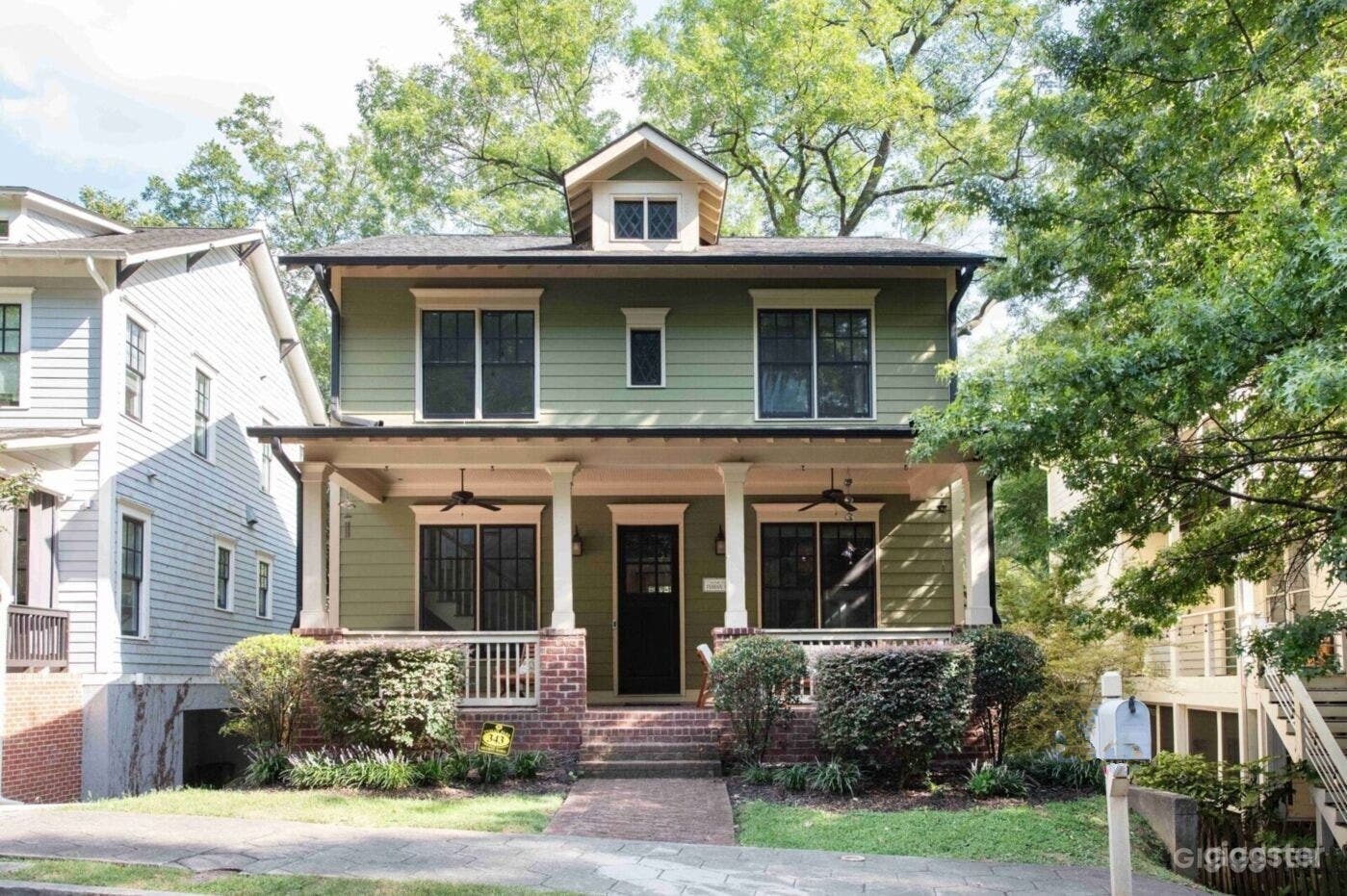 Fresh Prince: Designer Escape with Great Parking Photo 1