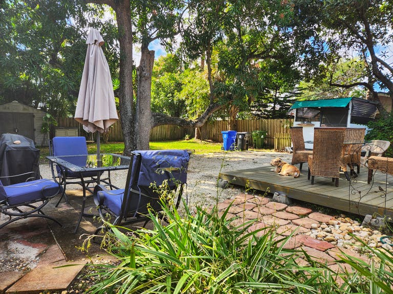  Plenty of seating in the backyard 