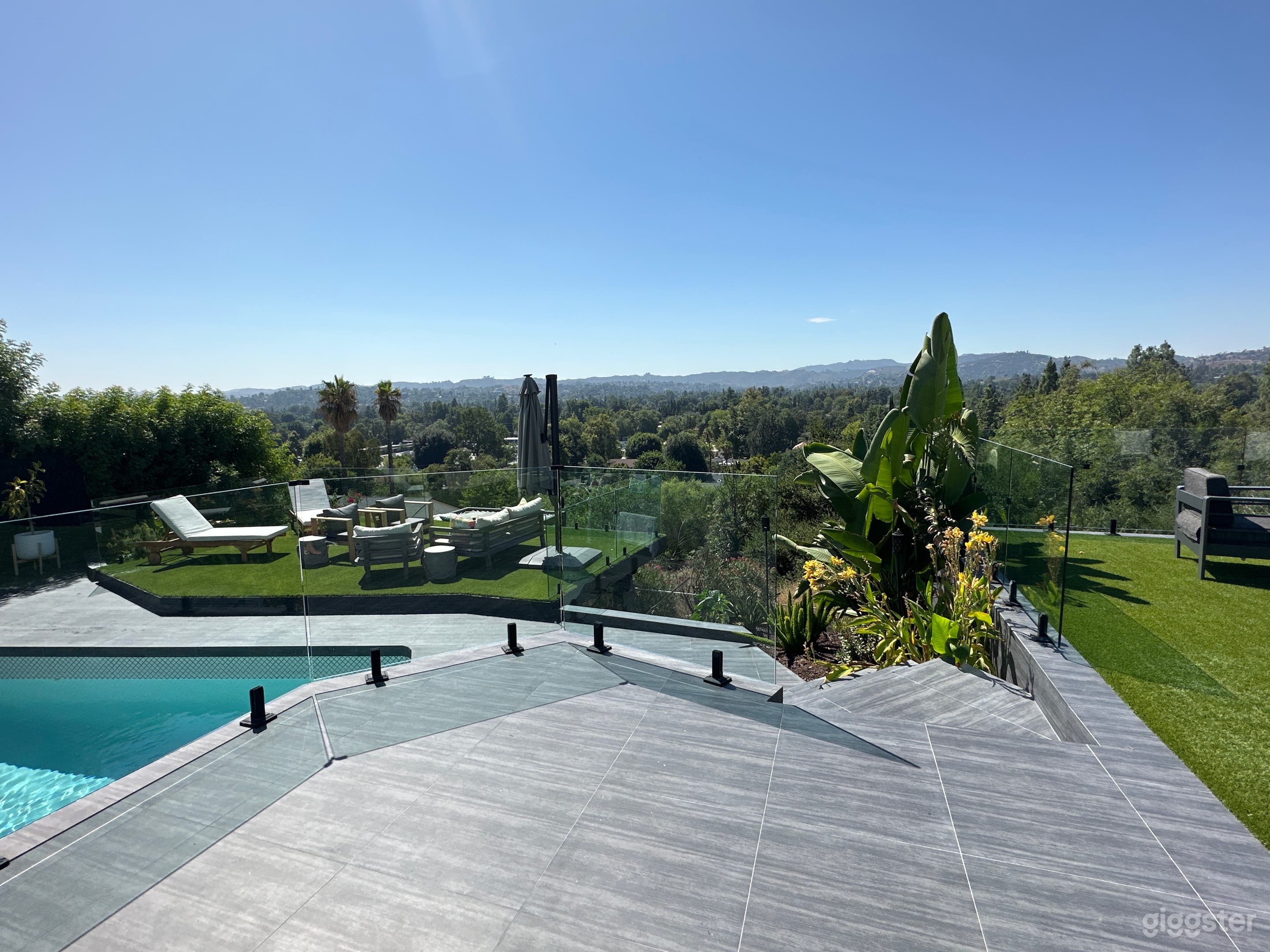Backyard w/ stunning 180 degree views, Woodland Hills, ca Photo 2
