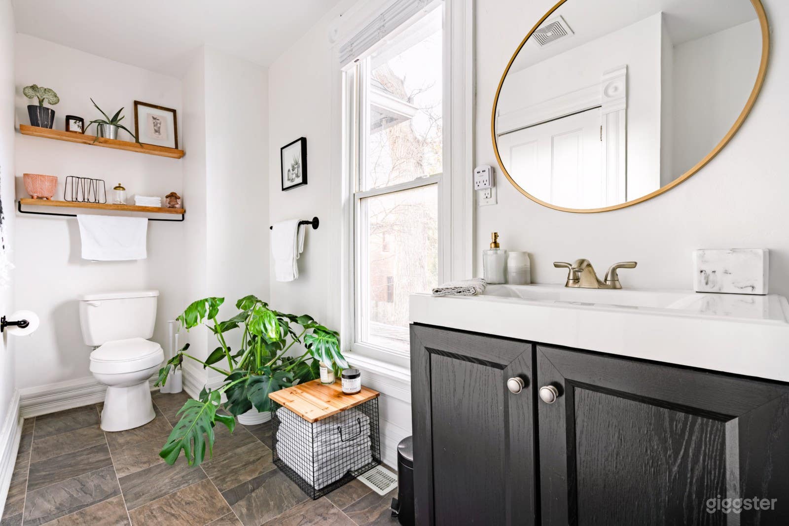 Luxurious bathroom that offers premium comfort towels!