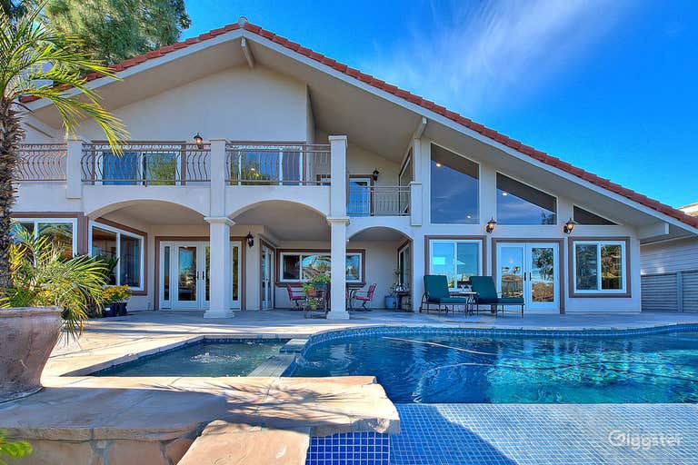  Astonishing Lakefront Infinity Pool 