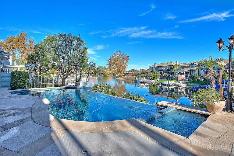  Astonishing Lakefront Infinity Pool 