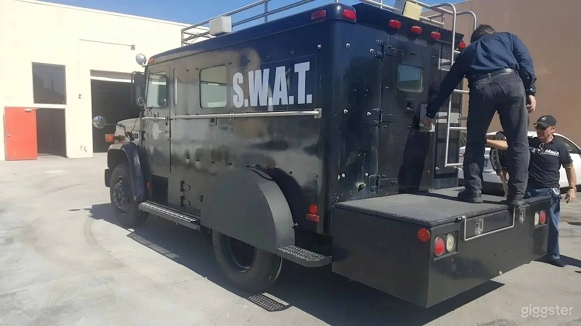 S.W.A.T. Truck 76,006  Photo 1