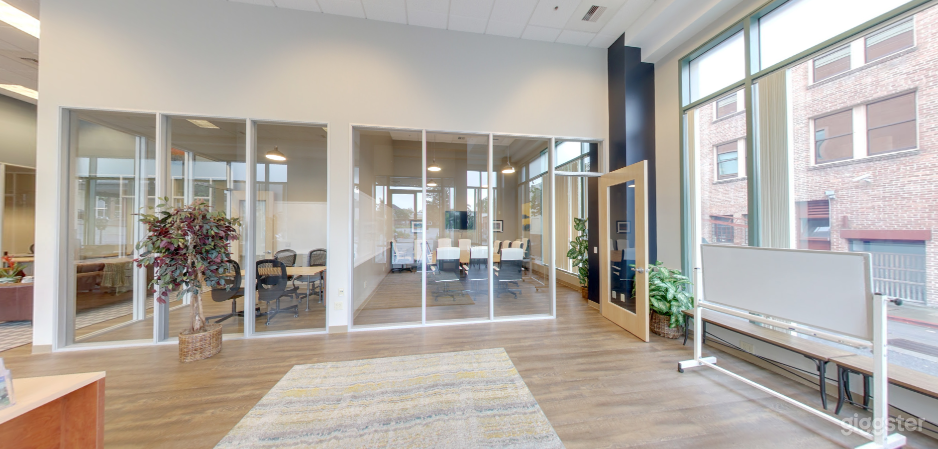 Natural-Lit Conference Room in San Rafael Photo 4