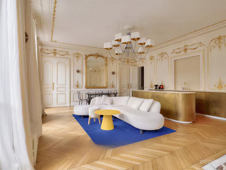  The Golden Lounge 