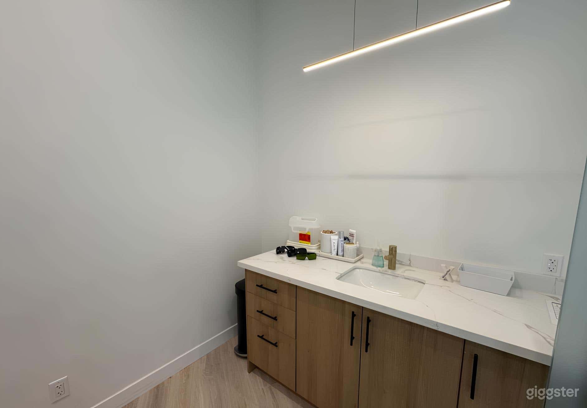 Treatment Room A for Productions Photo 4