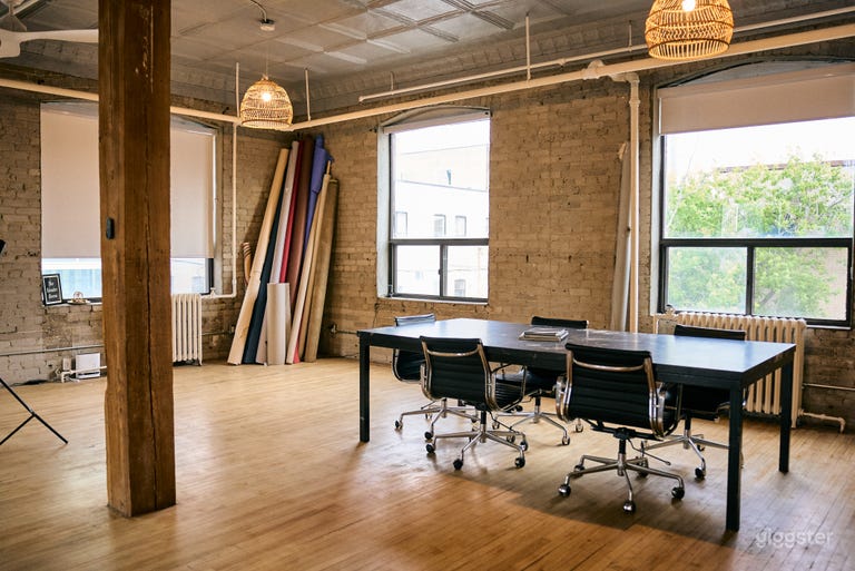  Brick Studio – Daylight, Backdrops, & Equipment 