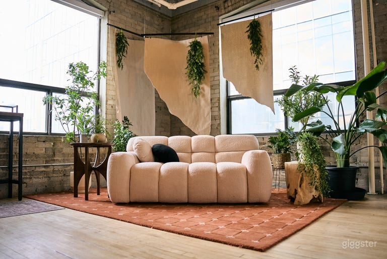  Brick Studio – Daylight, Backdrops, & Equipment 