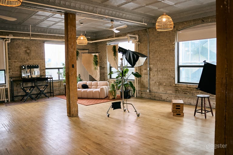  Brick Studio – Daylight, Backdrops, & Equipment 