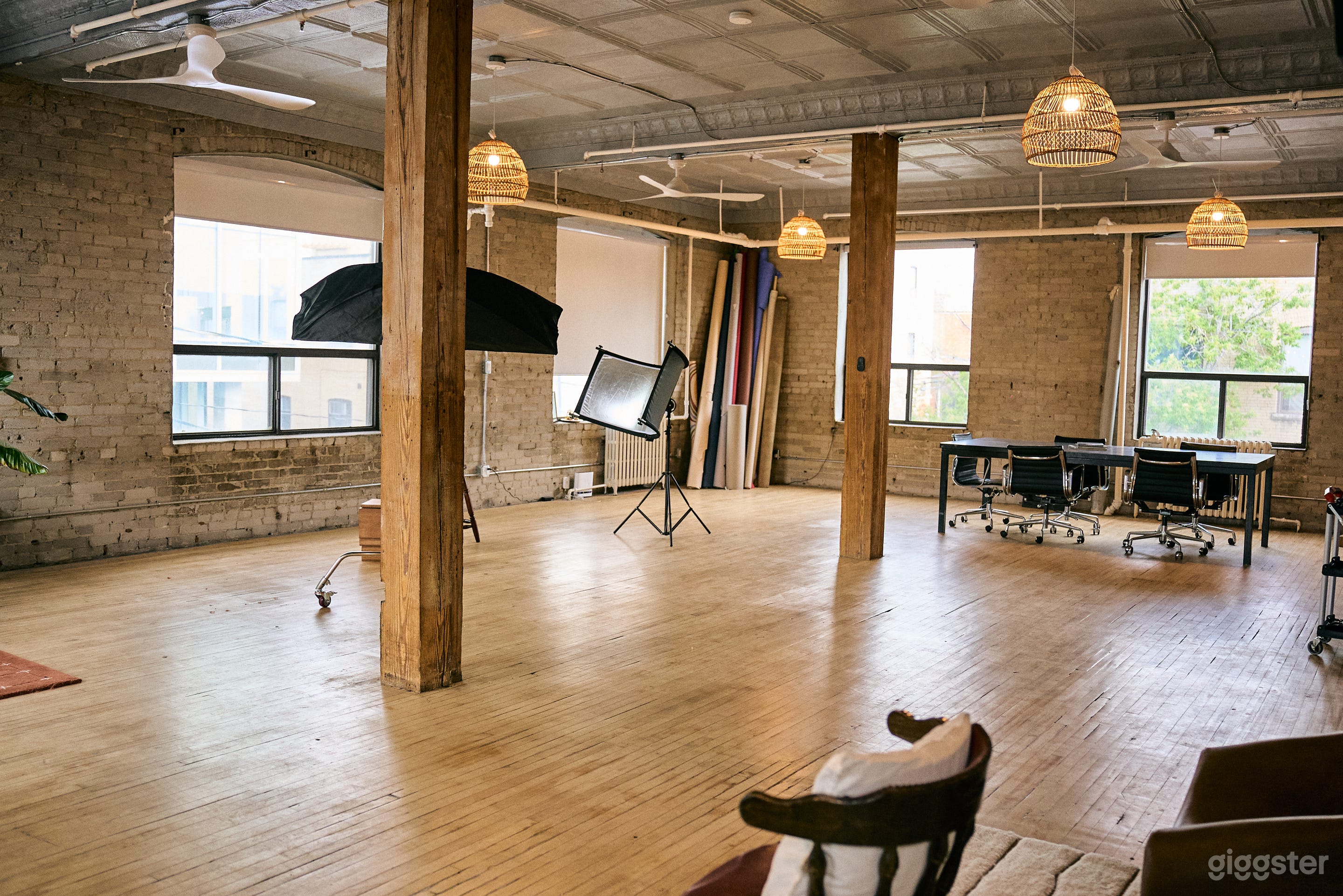 Brick Studio – Daylight, Backdrops, &amp; Equipment Photo 4
