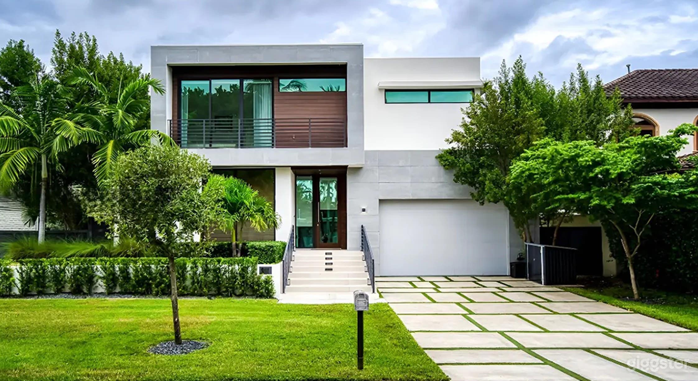 Elegant Modern Italian Luxury Home(House Only) Photo 1