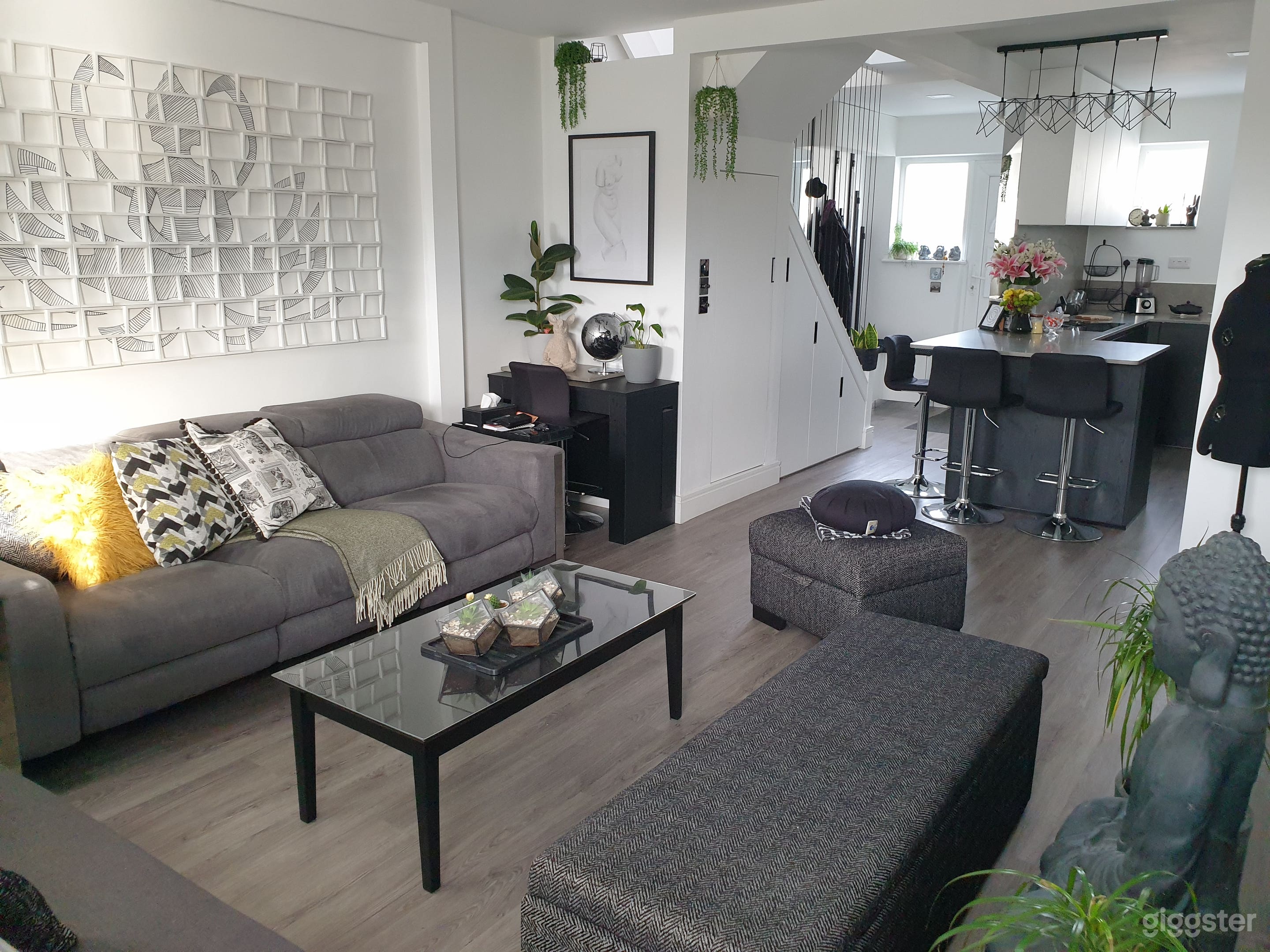 Uniquely designed apartment in Morden, London Photo 3