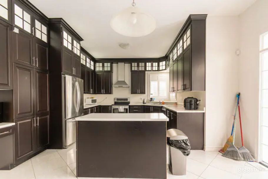 Modern Luxury Mansion Photo 2