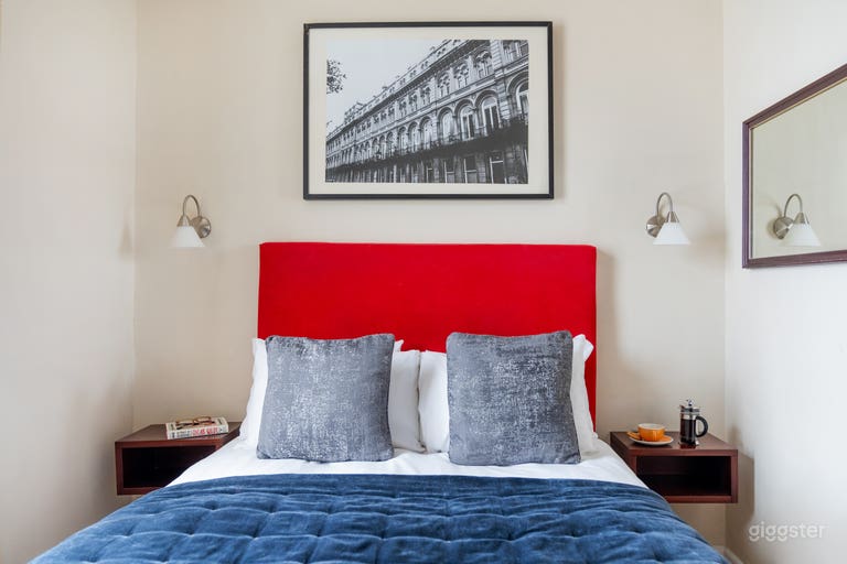  Large 3-star hotel with unique Georgian exterior  