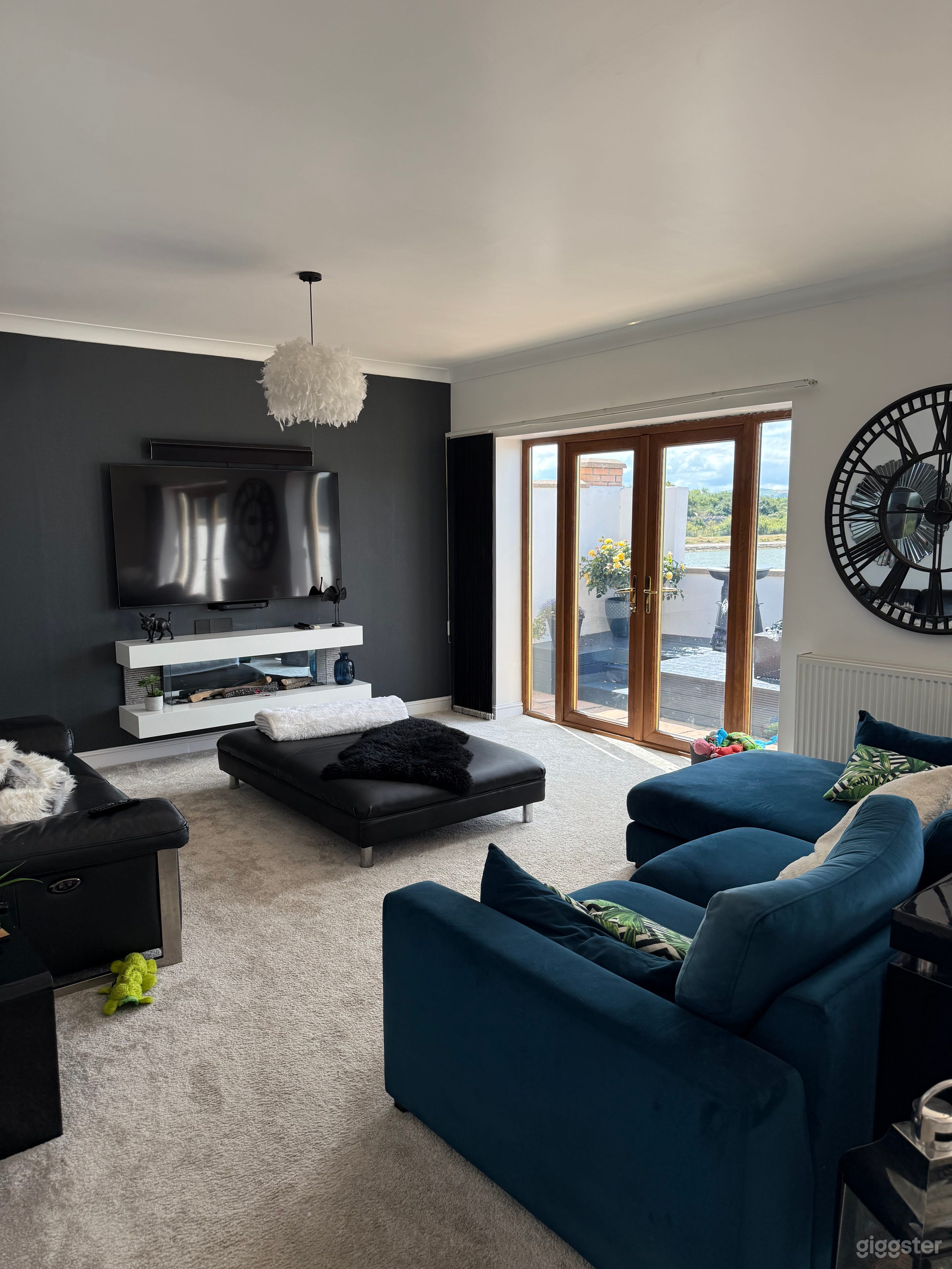 Lake house North Wales Photo 1