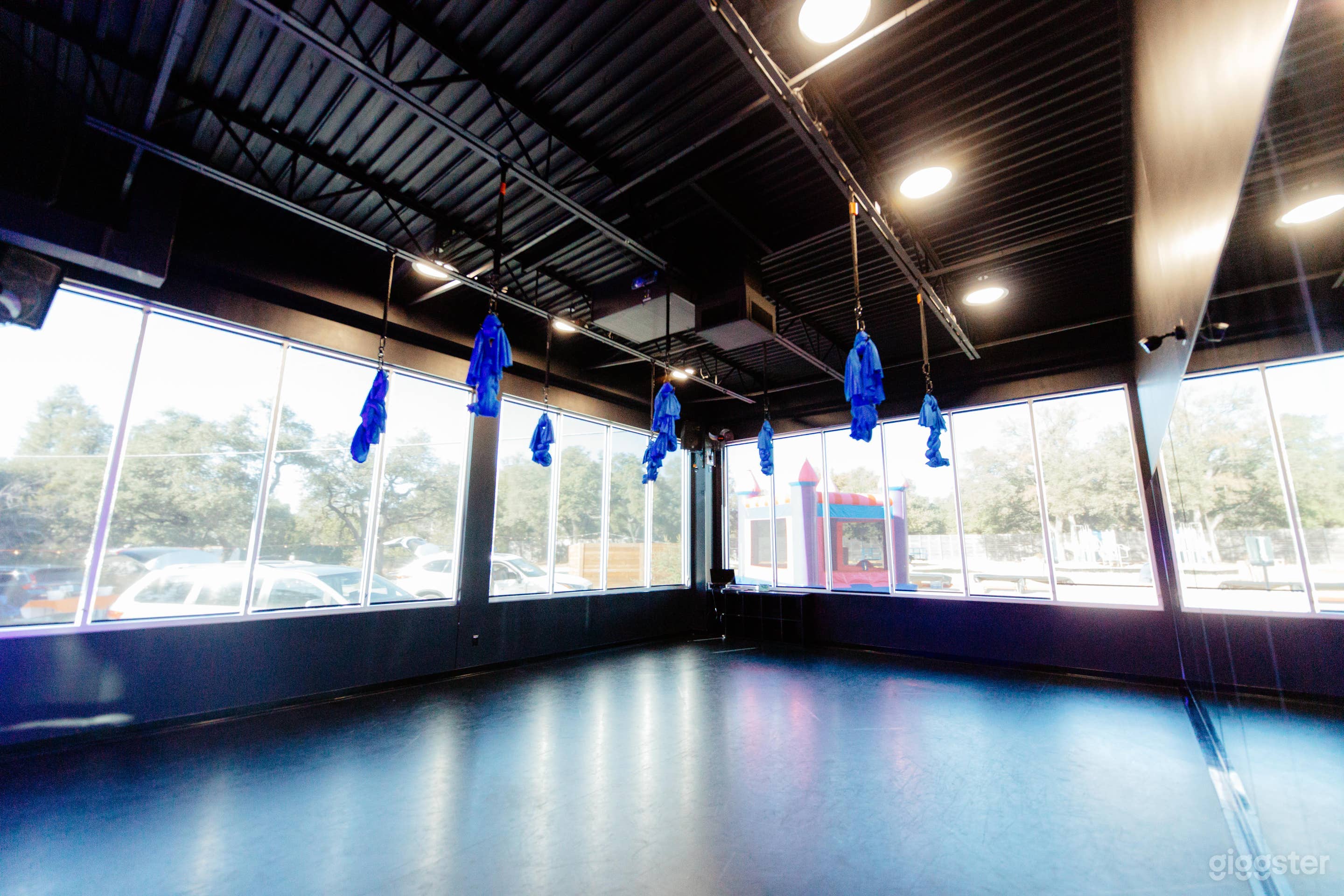 Dance Studio 2 - Dark Walls - Neon Sign Photo 4