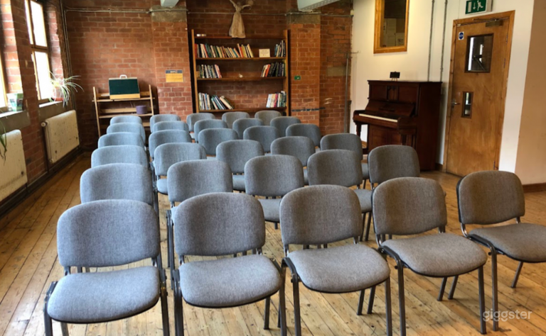  Relaxed Canal Side Room 