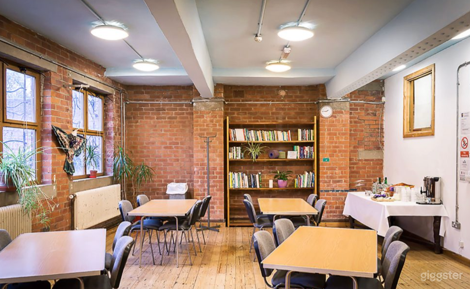 Relaxed Canal Side Room Photo 3