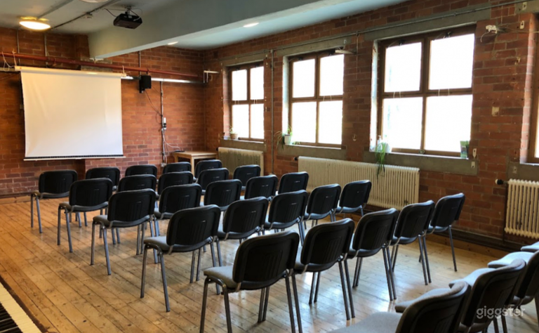  Relaxed Canal Side Room 